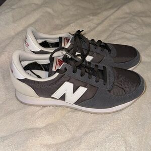 NEW BALANCE SNEAKERS